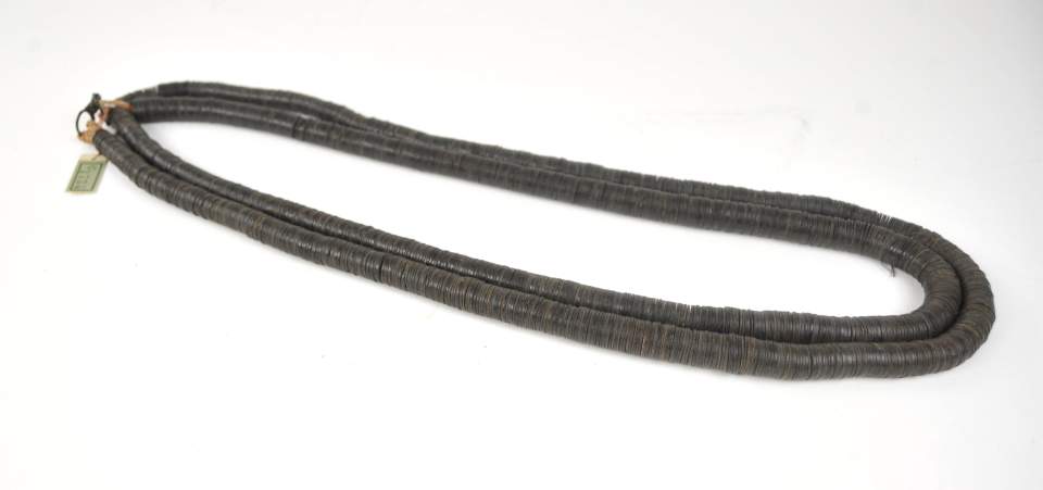 Hals- und Lendenschmuck