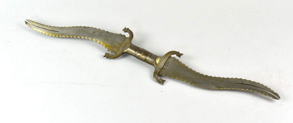 Mehrklingiger Dolch