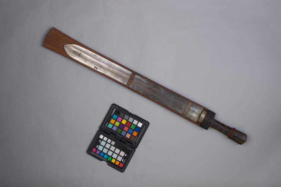 schwertartiges Messer