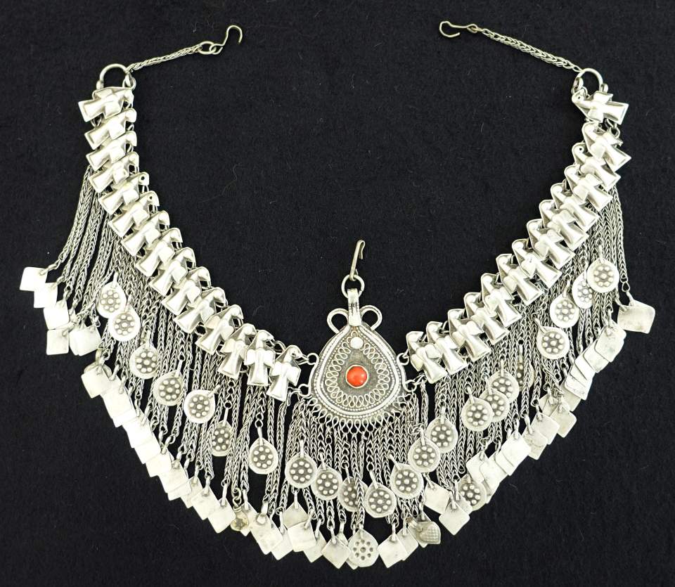  Hals- oder Stirnschmuck