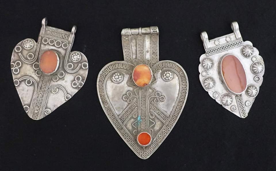 Asyk-Element aus einem Zopfschmuck, Rückenschmuck