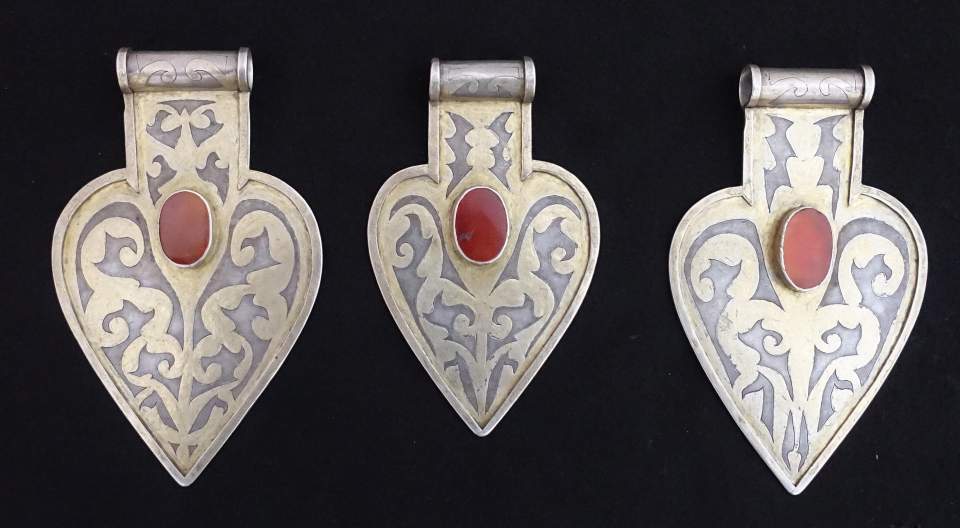 Asyk-Element aus einem Zopfschmuck, Rückenschmuck