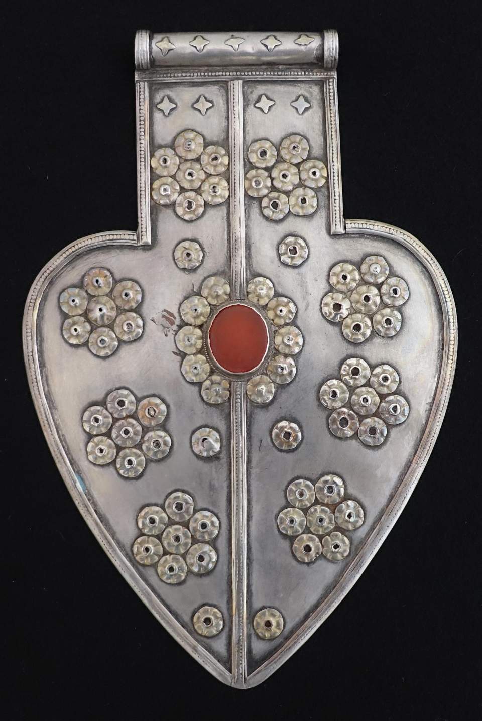 Asyk-Element aus einem Zopfschmuck, Rückenschmuck