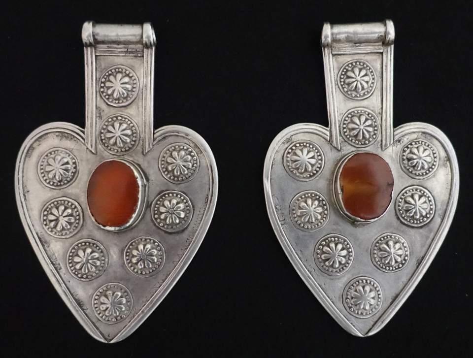 Asyk-Element aus einem Zopfschmuck, Rückenschmuck