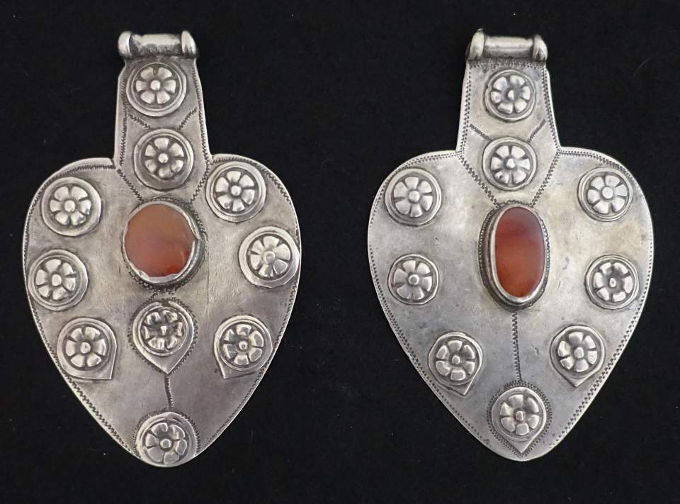 Asyk-Element aus einem Zopfschmuck, Rückenschmuck