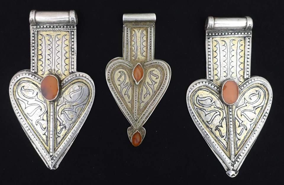 Asyk-Element aus einem Zopfschmuck, Rückenschmuck
