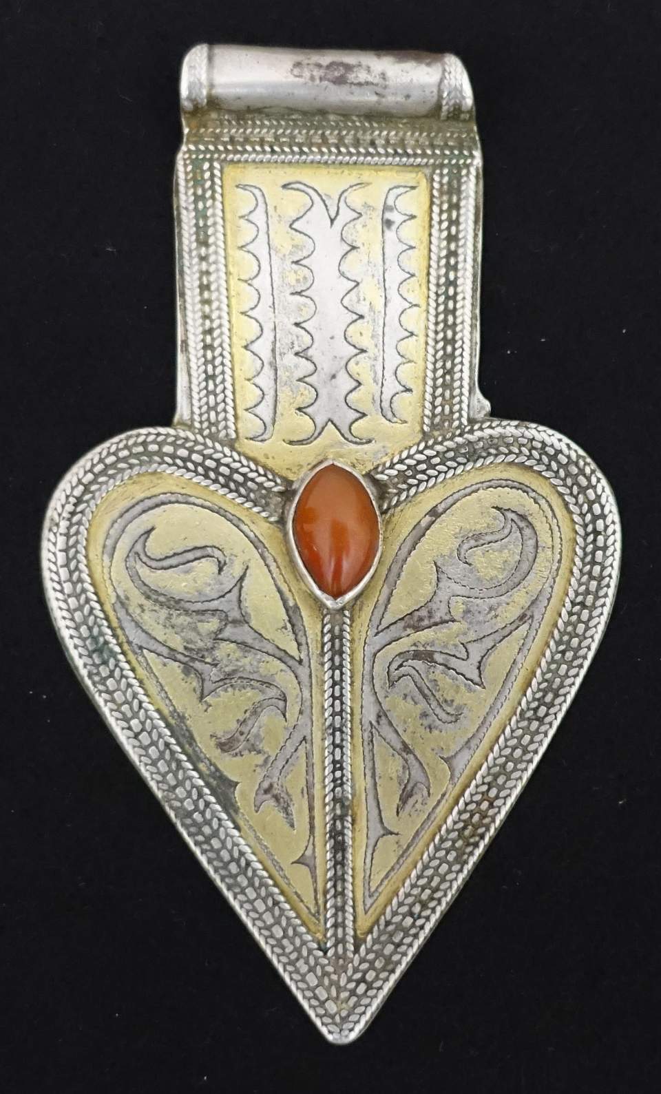 Asyk-Element aus einem Zopfschmuck, Rückenschmuck