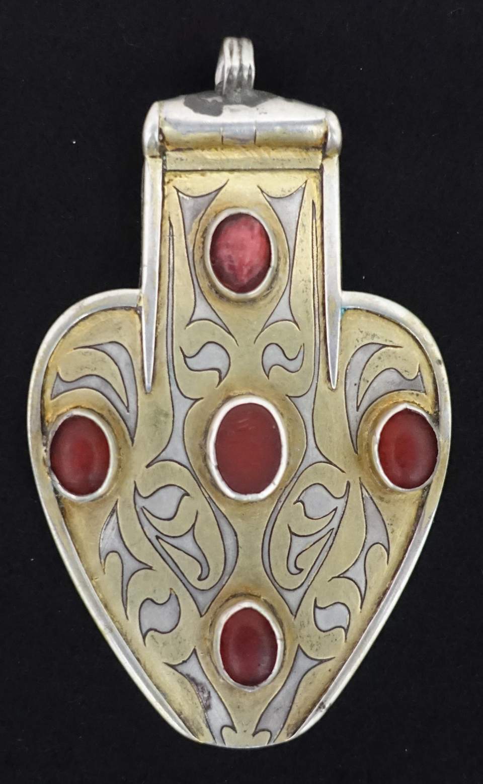 Asyk-Element aus einem Zopfschmuck, Rückenschmuck