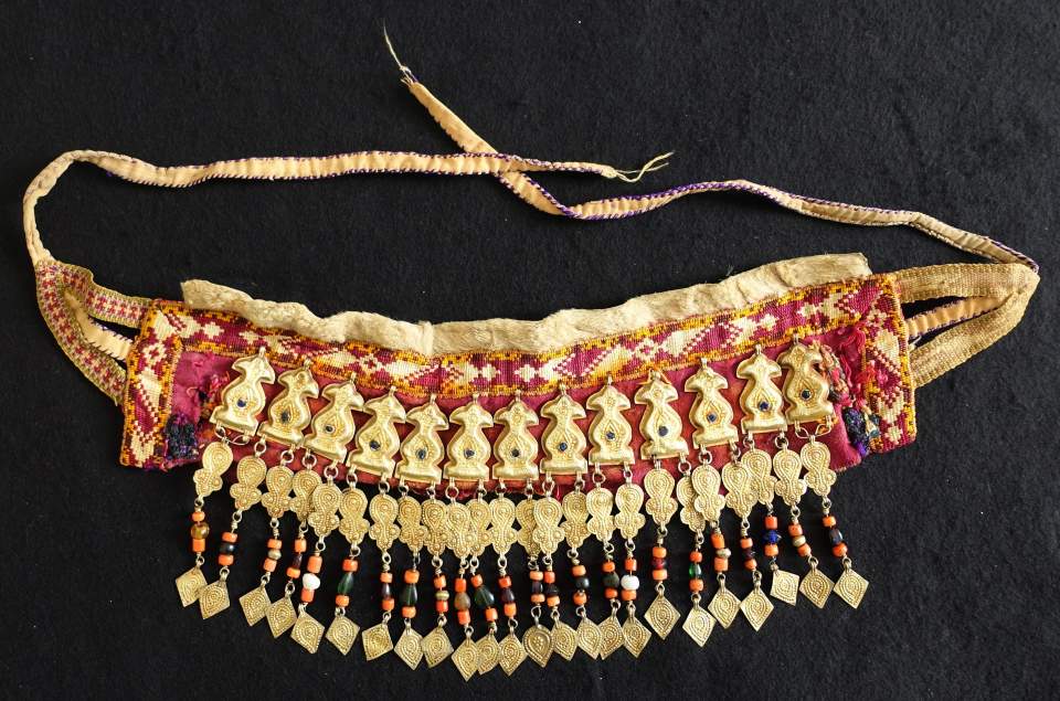 Stirnschmuck