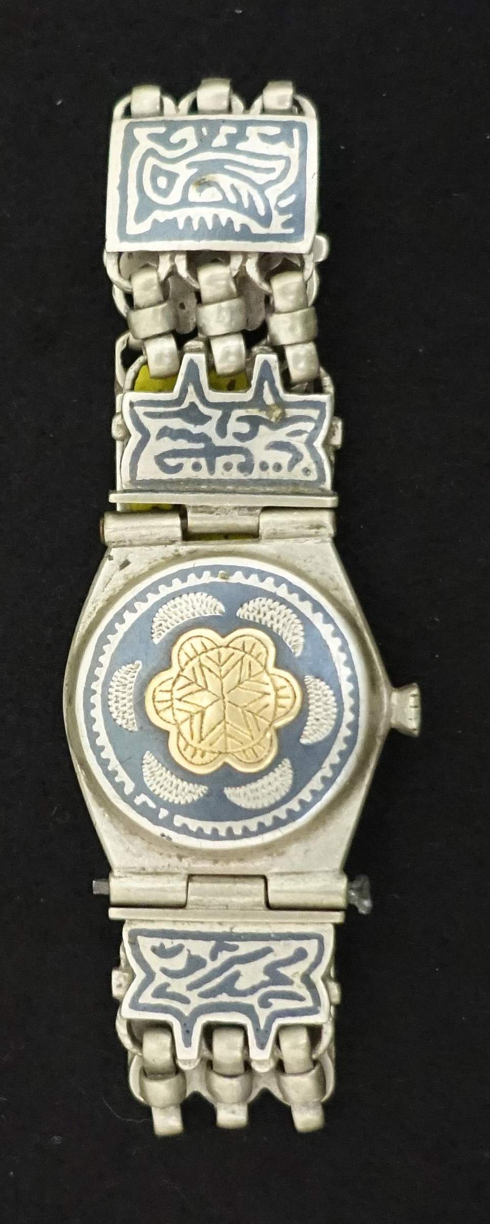 Armreif /  8 Gliedriges Armband als Imitation einer Armbanduhr