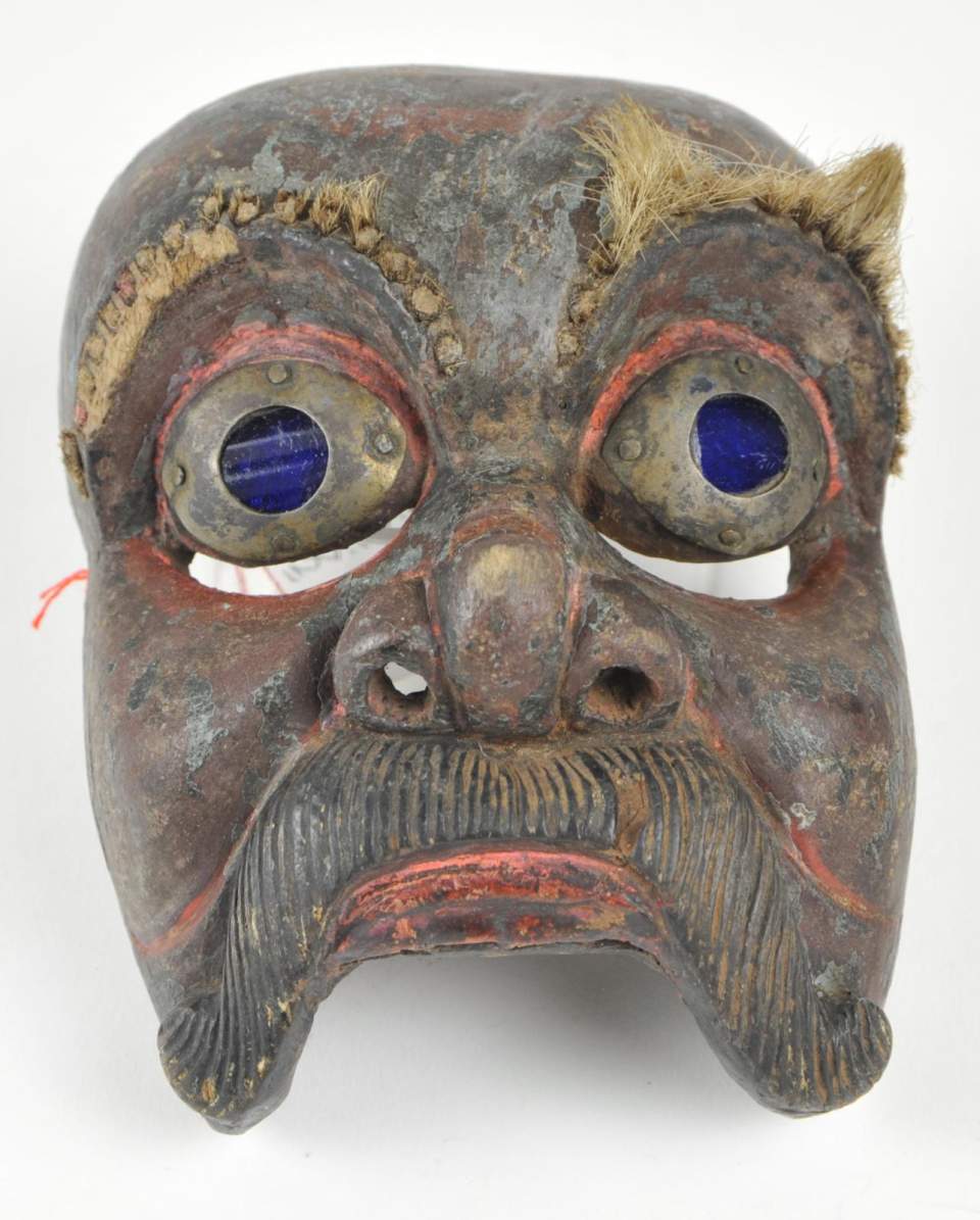 Maske aus Holz für Heilverfahren