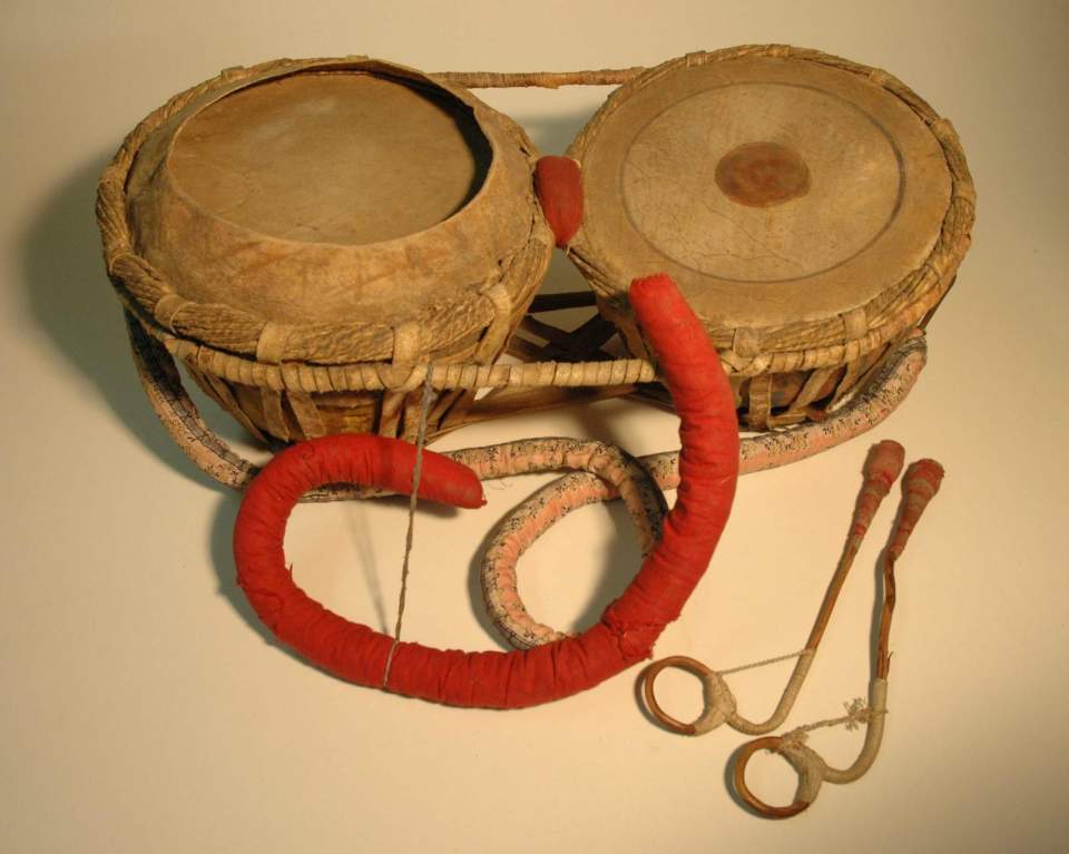 Trommel mit 2 Schlägern