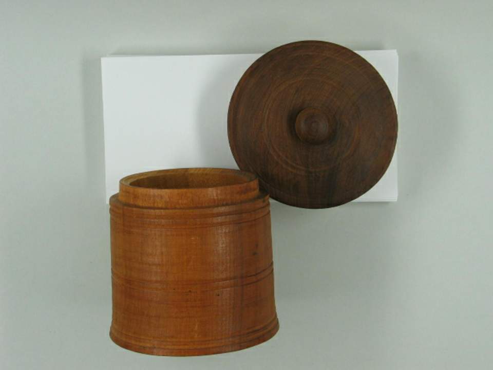 Holzbehälter