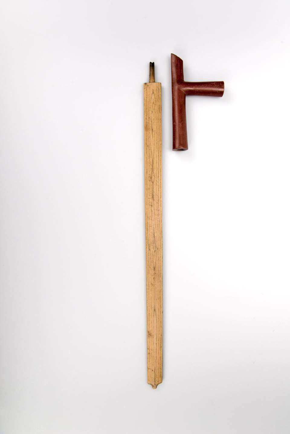 Pfeife, T-Pipe, a: Pfeifenkopf, b: Pfeifenstiel