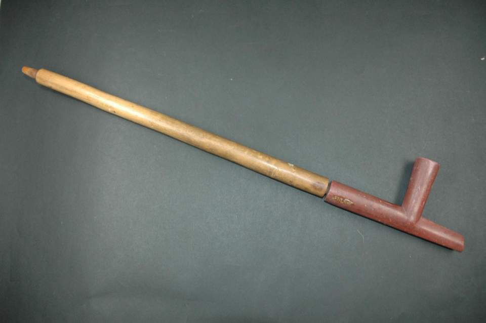 Pfeife, T-Pipe, a: Pfeifenkopf, b: Pfeifenstiel
