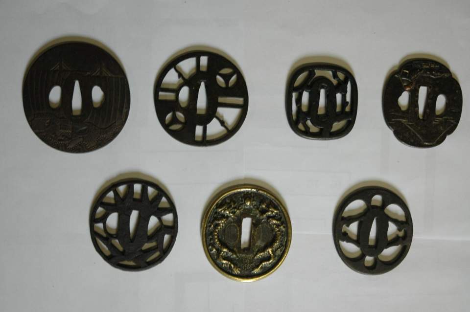 8 Stichblätter: tsuba