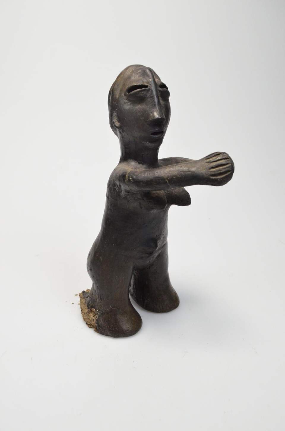 Tonfigur, kniende Frau