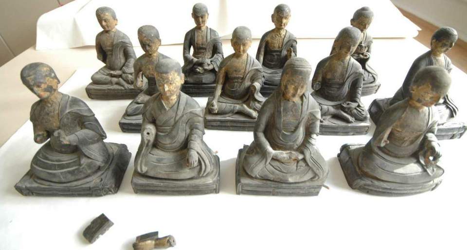 Statuen, Mönche, Zwölf Lamas