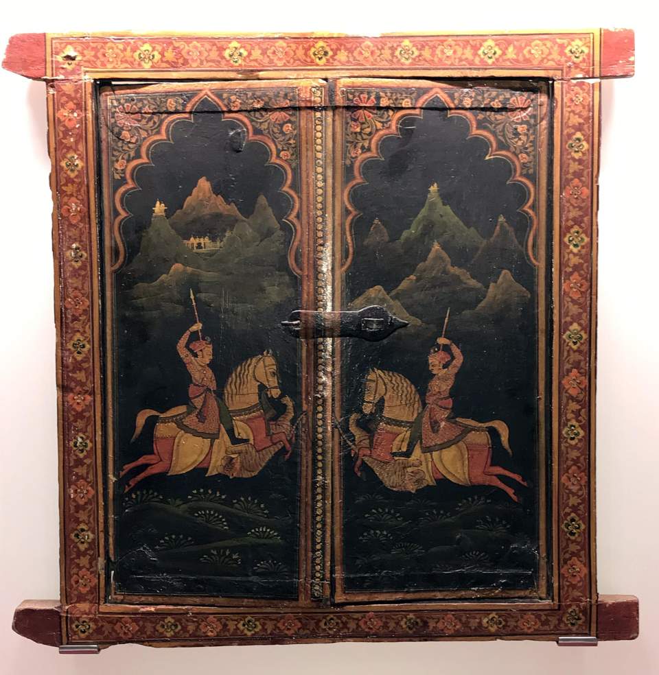 Zweiteiliges Fenster oder Wandschranktürchen 