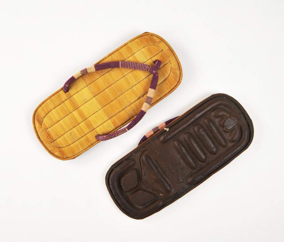 1 Paar Bastsandalen
