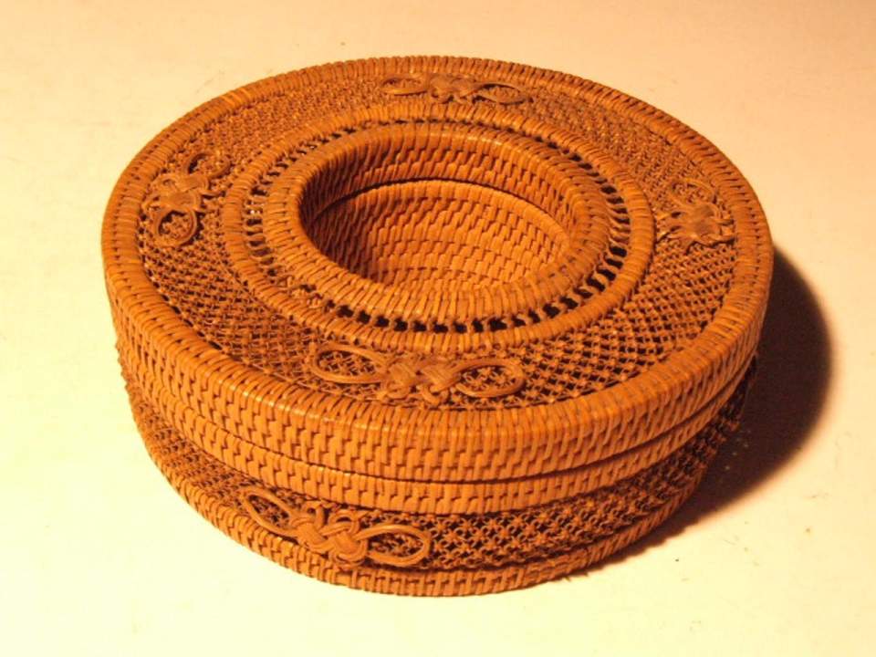 rundes Körbchen mit Deckel