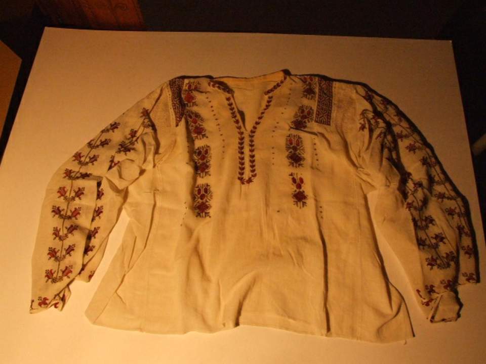 Rumänische Tracht, Bluse