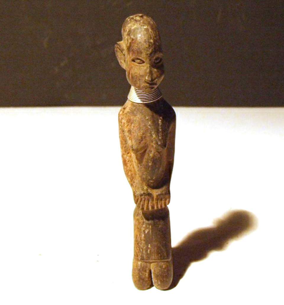 Holzfigur, weiblich