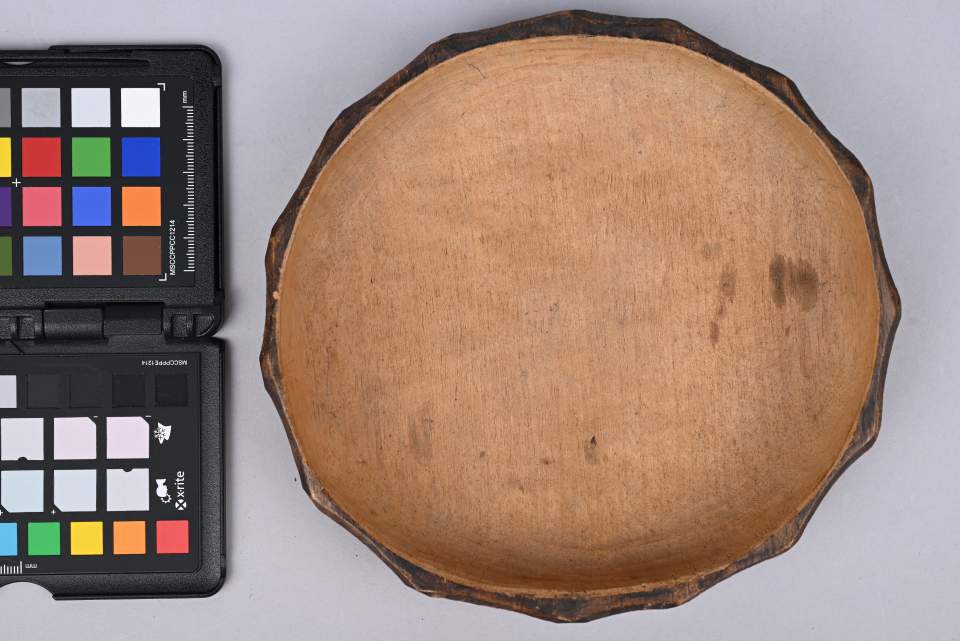 Teller aus Holz