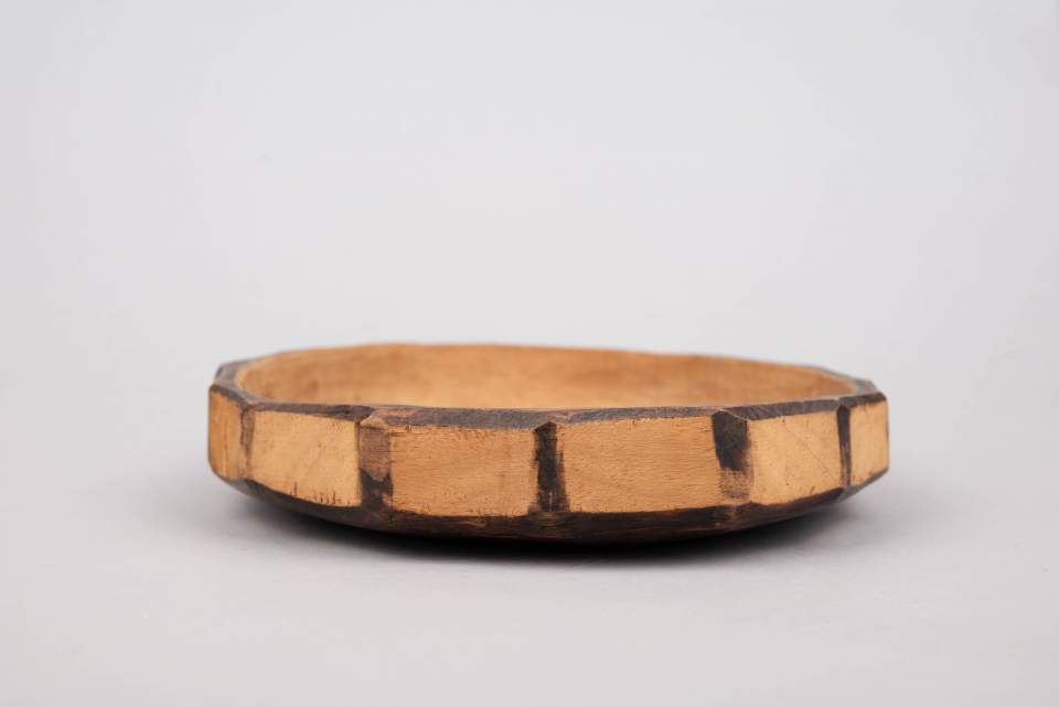 Teller aus Holz