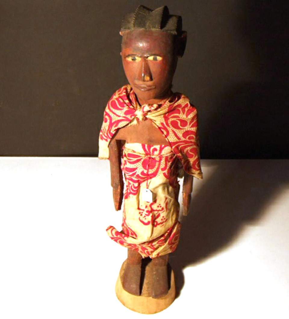 Figur aus Holz, weiblich