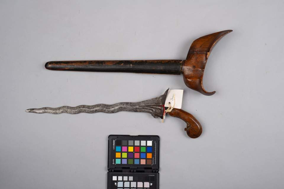 Keris mit Scheide, Dolch