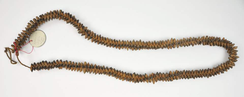 Kette mit Holz"kreuzen"