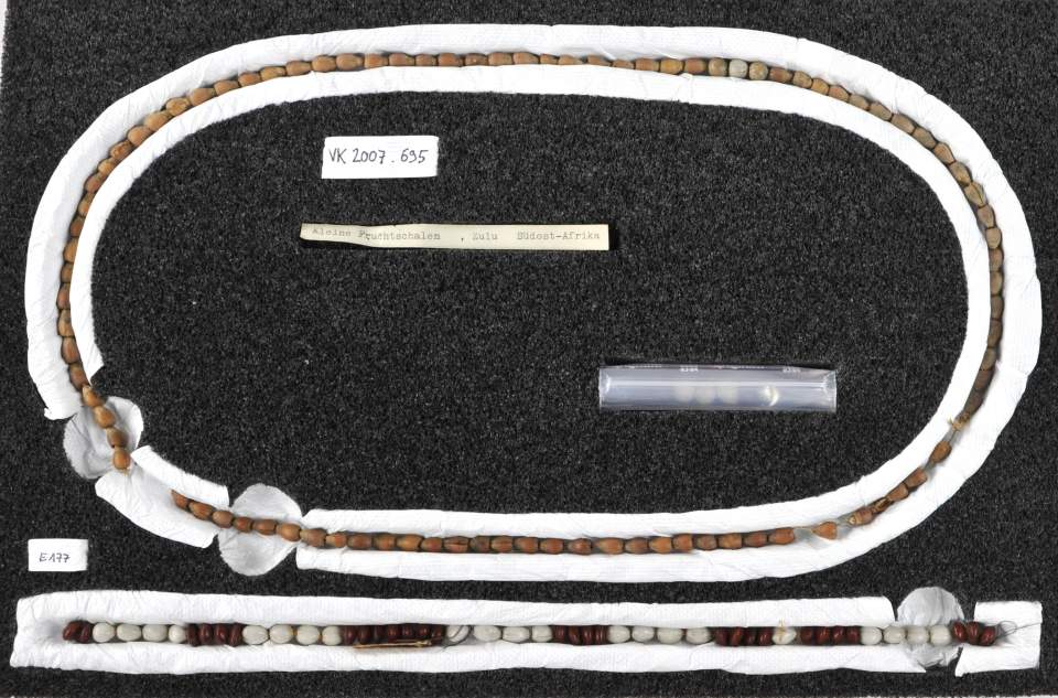 Kette aus Fruchtschalen