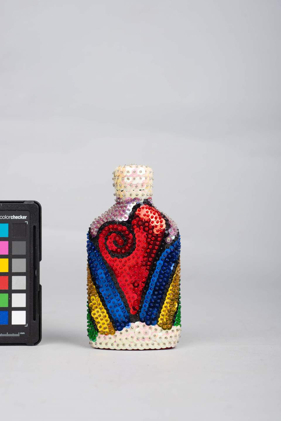 Flasche, verziert mit Pailletten, Voodoo