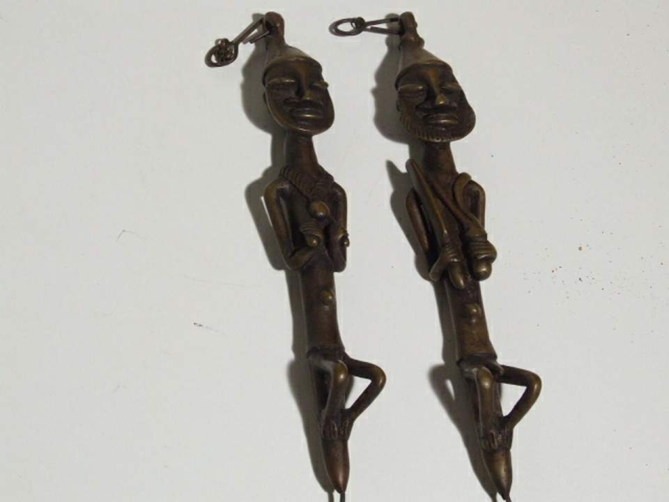 2 Statuen, Mann und Frau