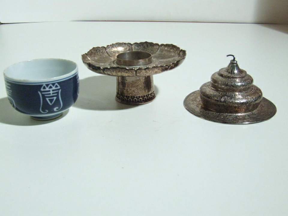 Teeschale mit Untertasse und Deckel