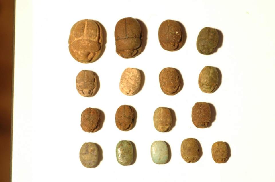 17 Skarabäen