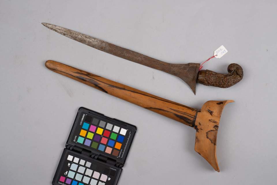 Keris mit Scheide, Dolch