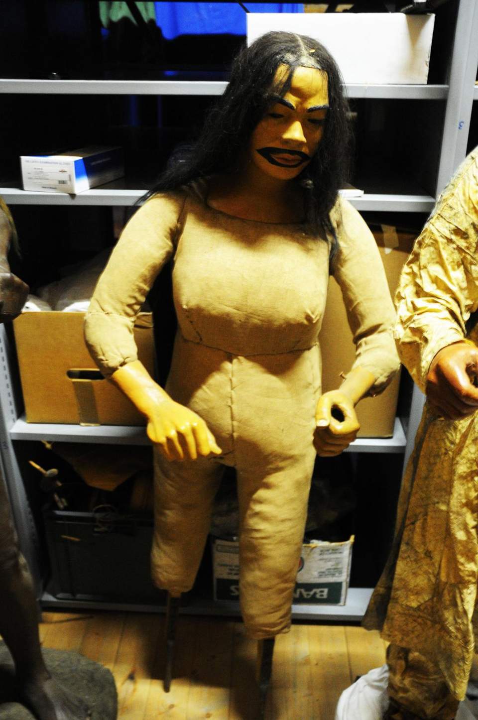 Ainu - Frau, Schaufigur, Umlauff