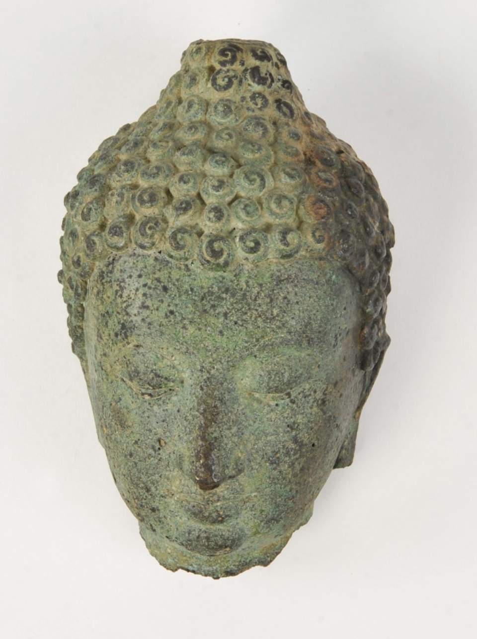 Figur-Kopffragment einer Buddhastatue