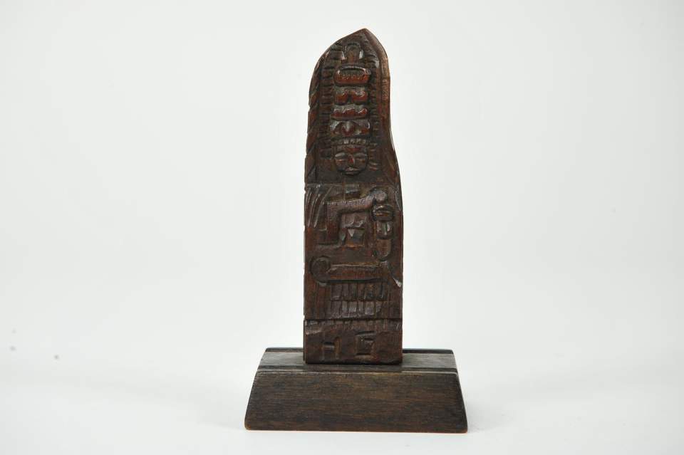 kleine Holzstele; Airport Art