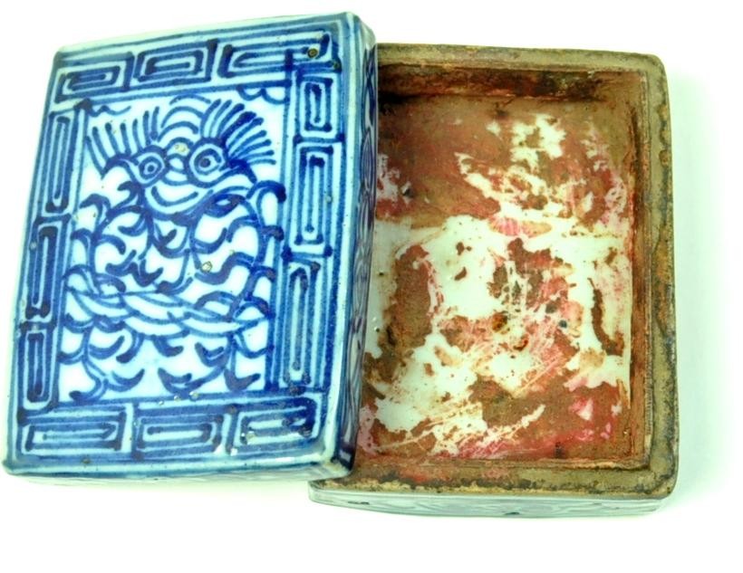 Farbdose mit Deckel