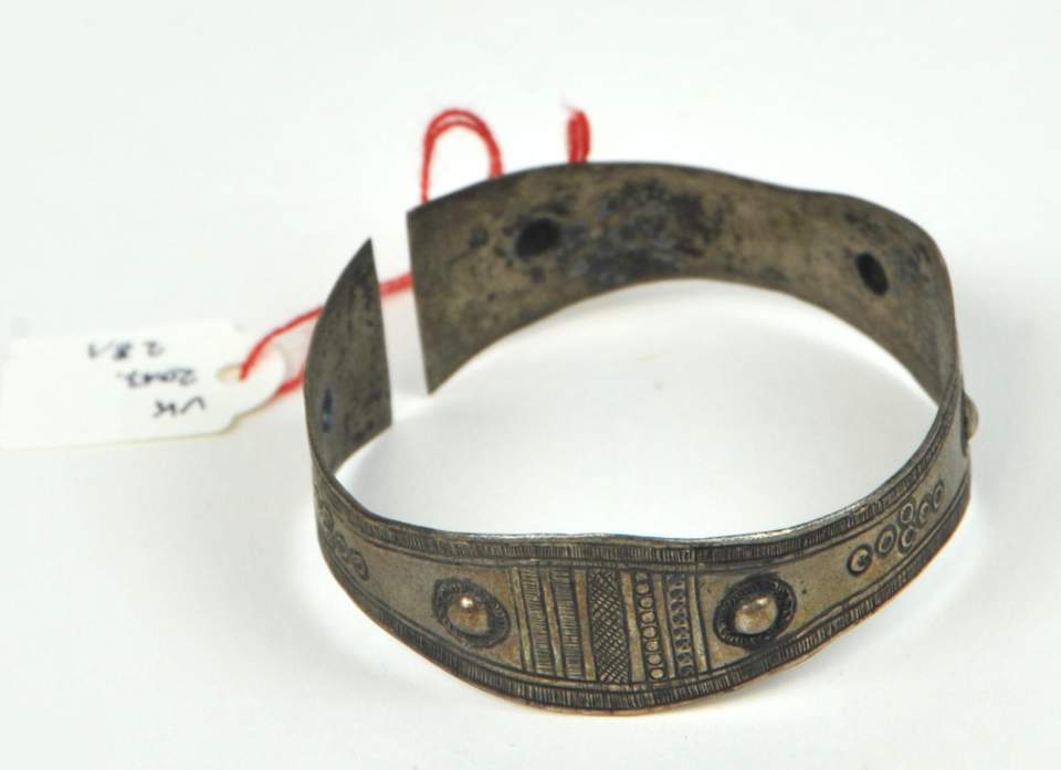 Armring, Armschmuck aus Weissblech