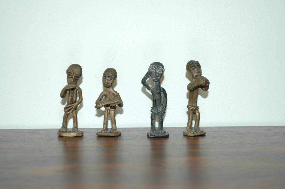 Airportart, 4 Goldgewichte, Skulpturen Ashanti