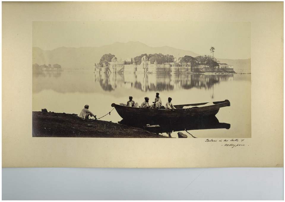 Fotografie Palast im Odeypou - See