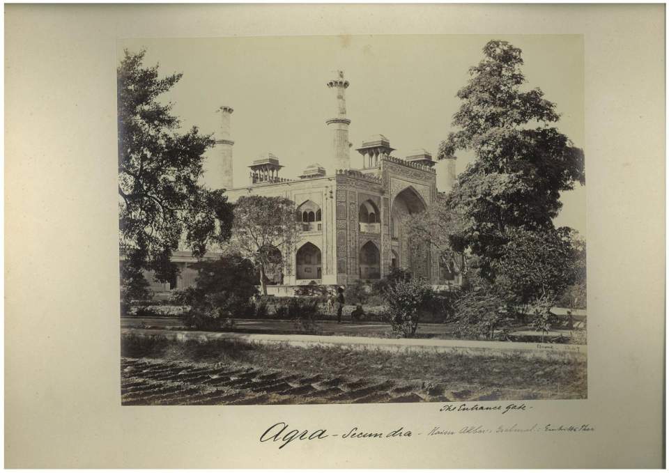 Fotografie Agra, Kaiser Akbar-Grabmal