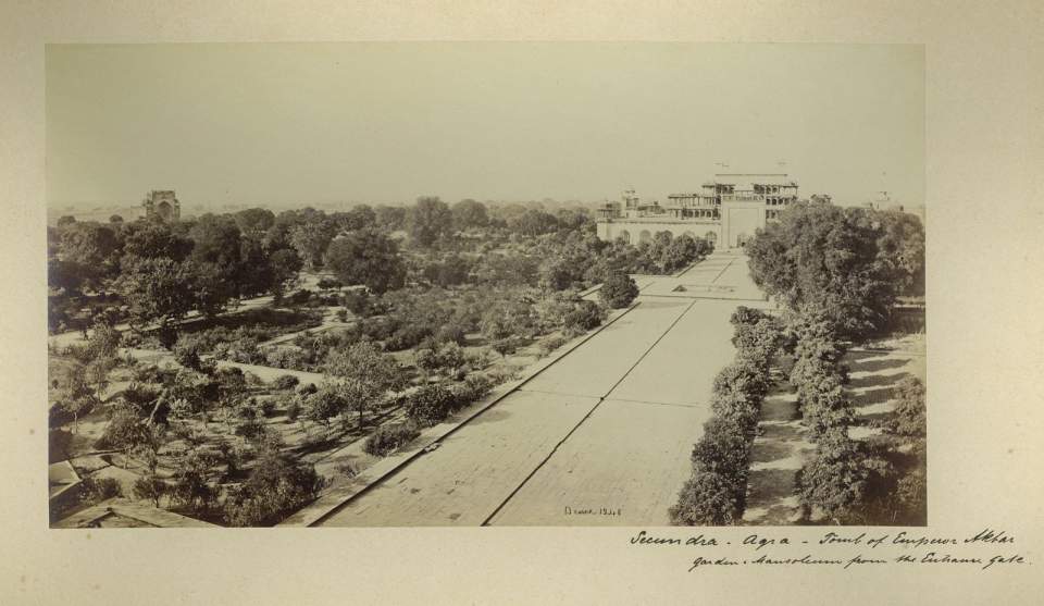 Fotografie Agra, Kaiser Akbar-Grabmal