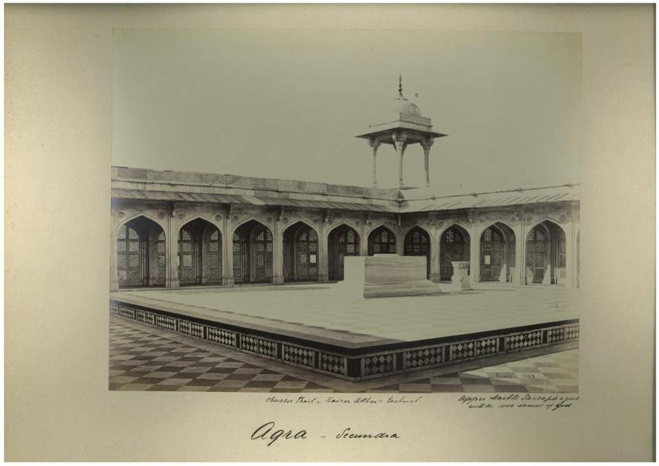 Fotografie Agra, Kaiser Akbar-Grabmal
