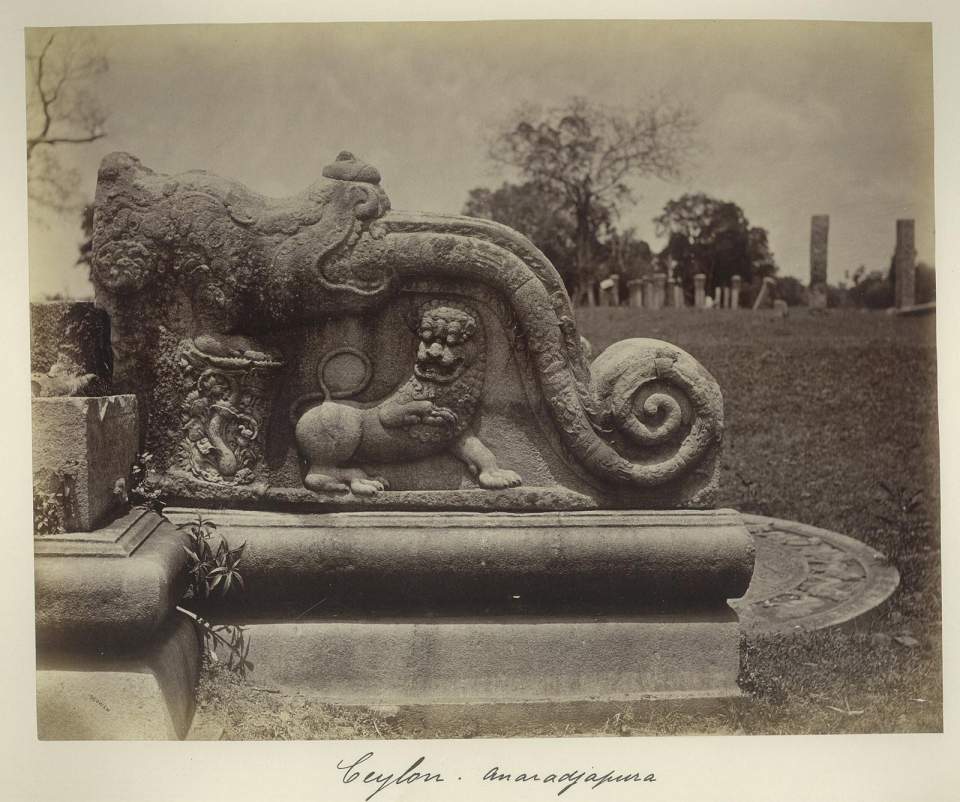 Fotografie Treppen - Seitengeländer mit Mondstein, Tempelaufgang, Anaradhapura