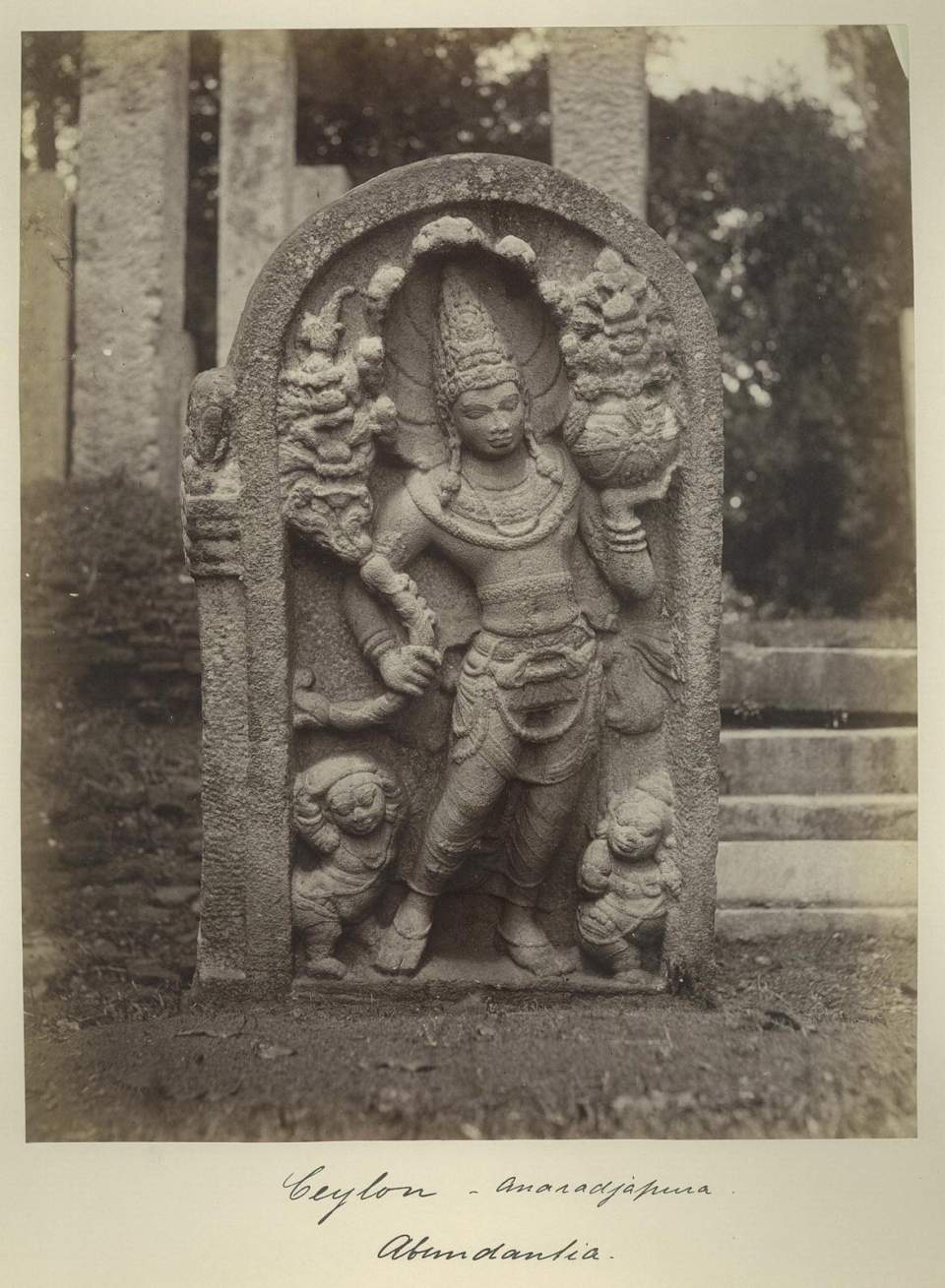 Fotografie Fruchtbarkeitsgöttin Anaradhapura, Ceylon